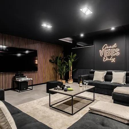 Ucieknij Do Luksusu: Wola Villa